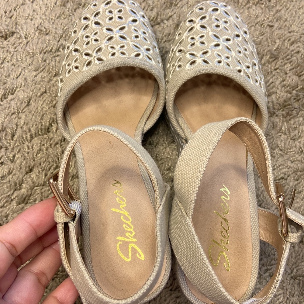 Skechers Women Beige Eyelet Pattern Turtledove Espadrille Wedge Shoes Size 8 - Picture 7 of 11